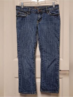 Forever 21 Women's Straight Leg Jeans in Medium Blue